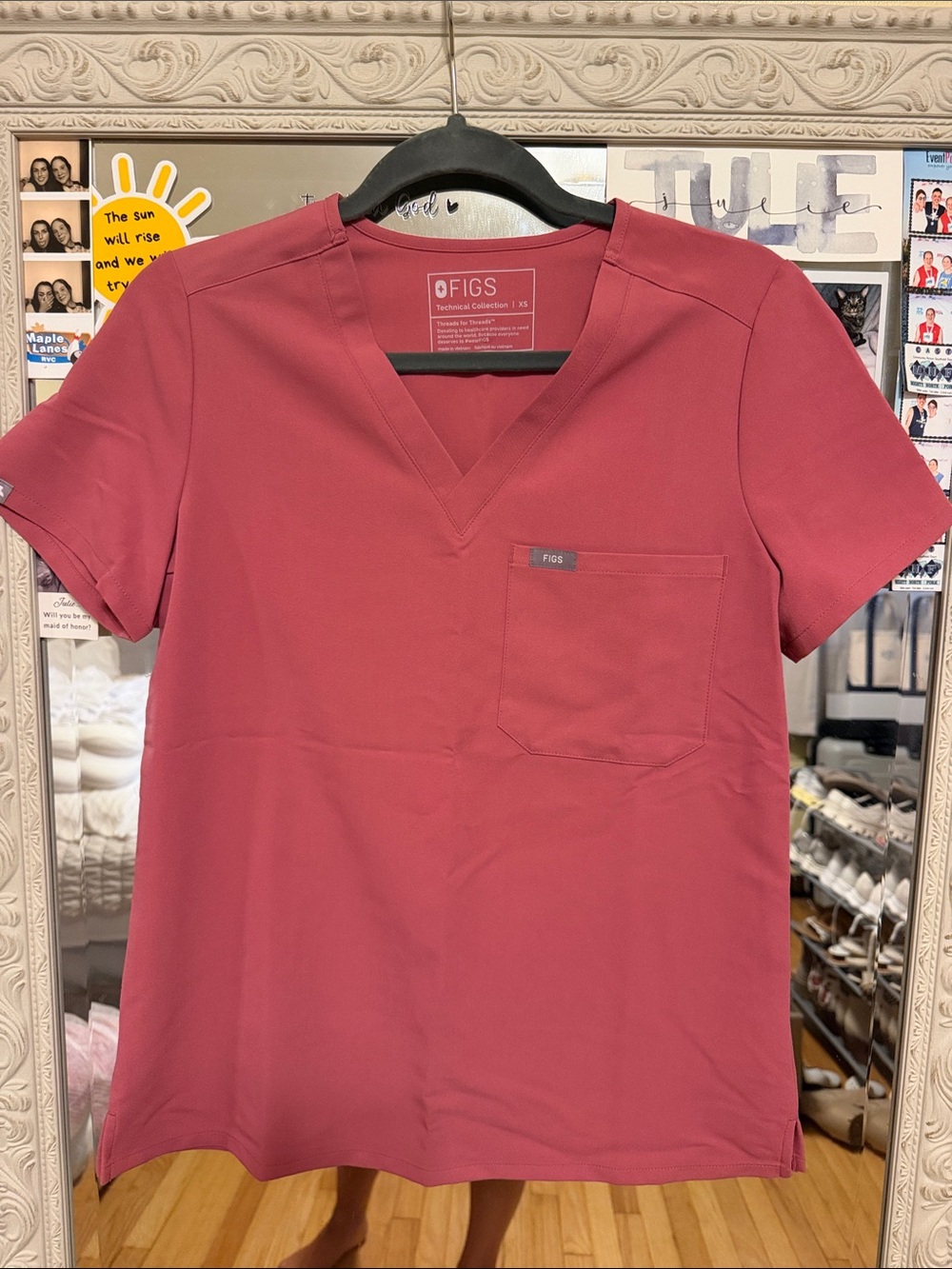 FIGS womens V-Neck Scrub Top — pink